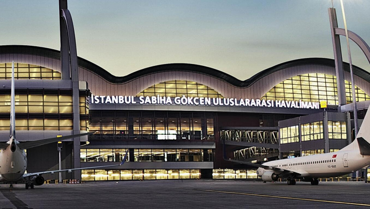 ‏Аэропорт Стамбула приостановил работу из-за срыва самолета с ВПП
