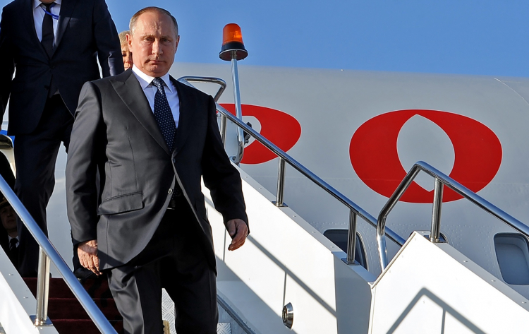 Путин прибыл с визитом в Сирию
