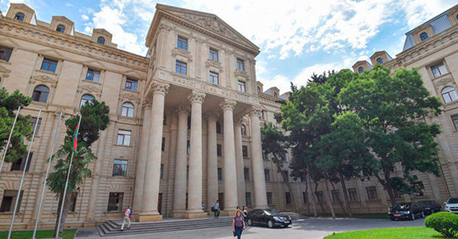 МИД Азербайджана выразил соболезнования Украине в связи с крушением самолета
