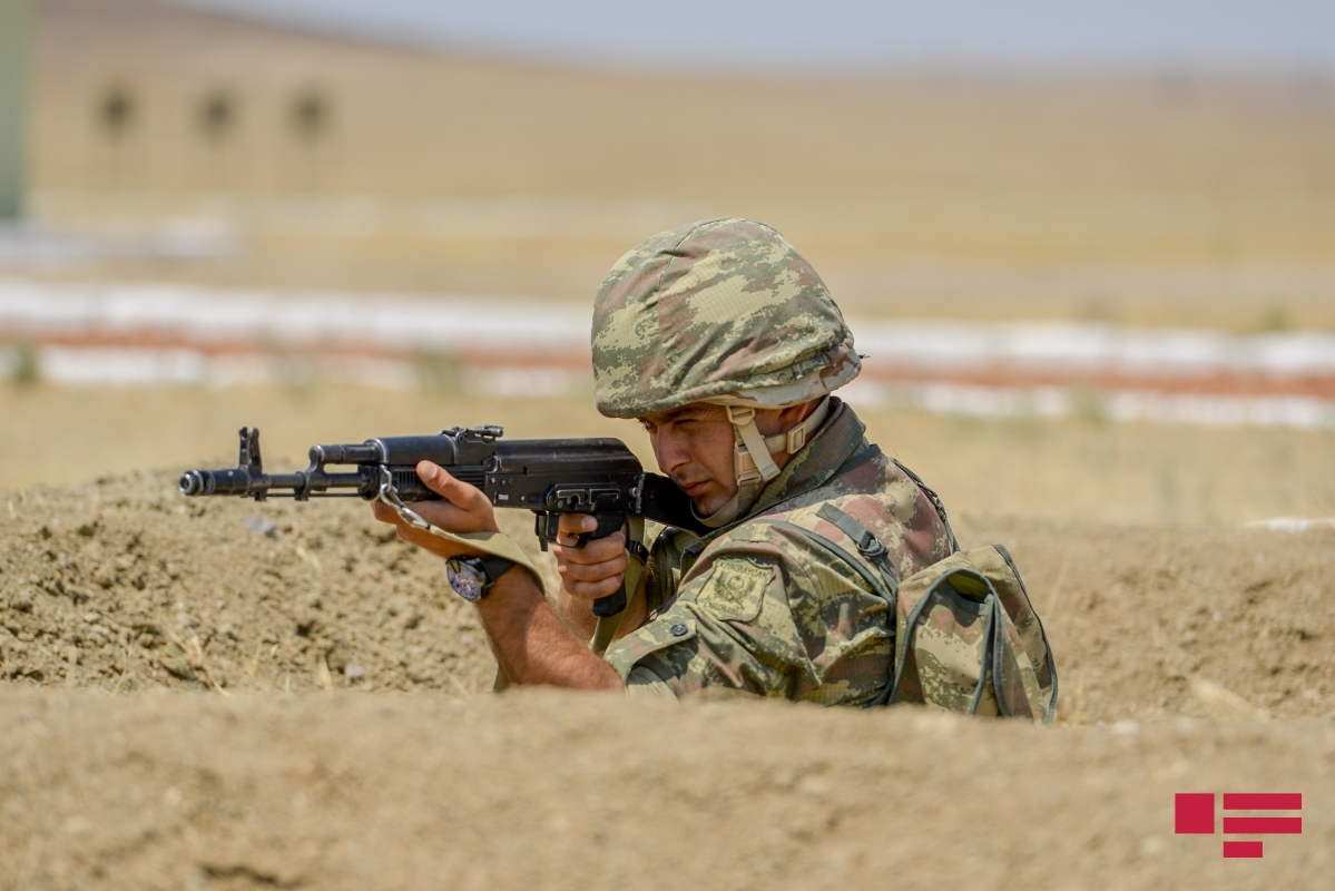 ВС Армении подвергли пулеметному обстрелу азербайджанские позиции