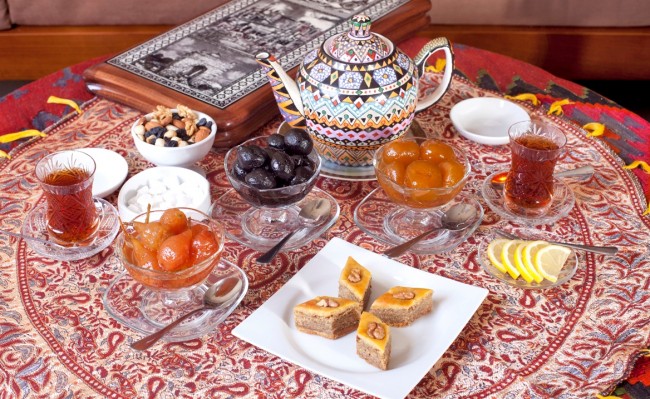 «Если бы вы были арабом, с вас бы взяли 200 манатов за чай» - «ХАНУМ, ЭТО ЖЕ  БАКИНСКИЙ БУЛЬВАР!»