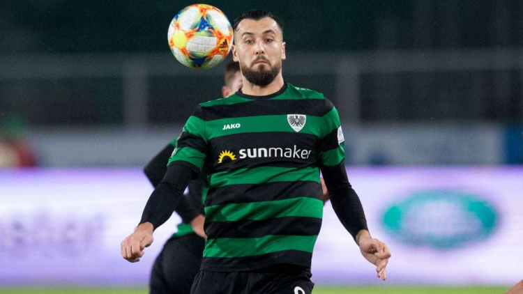 Азербайджанский футболист со скандалом покинул немецкий клуб
