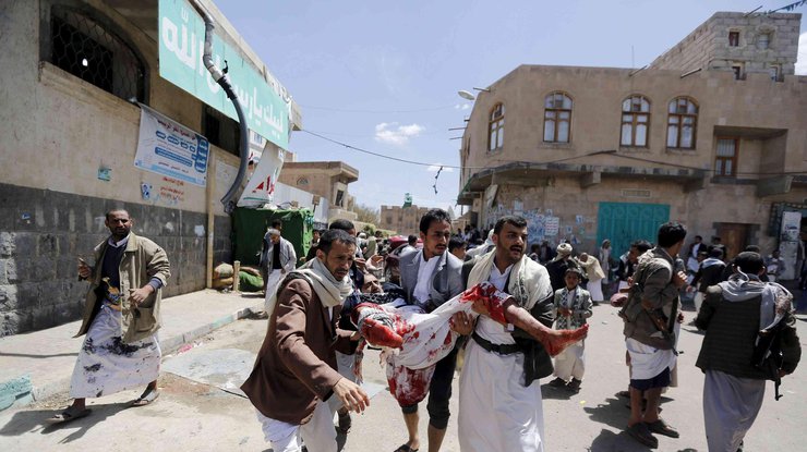 В Йемене неизвестный расстрелял людей в мечети