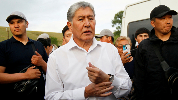 Суд продлил срок ареста экс-президента Киргизии Атамбаева
