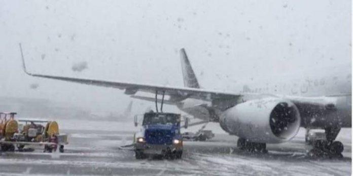 В аэропортах Чикаго около 900 рейсов отменили из-за снежной бури
