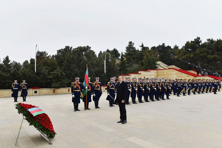 Ильхам Алиев посетил Аллею шехидов