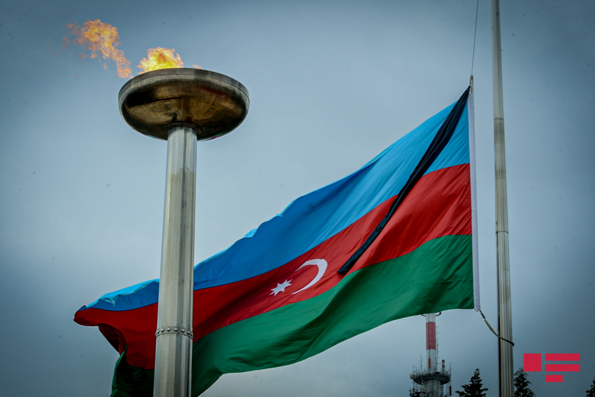 Азербайджан чтит память шехидов 20 Января - ФОТО
