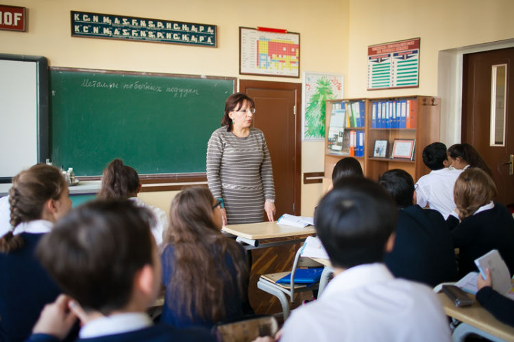 В Азербайджане введены новшества в правила приема учителей на работу
