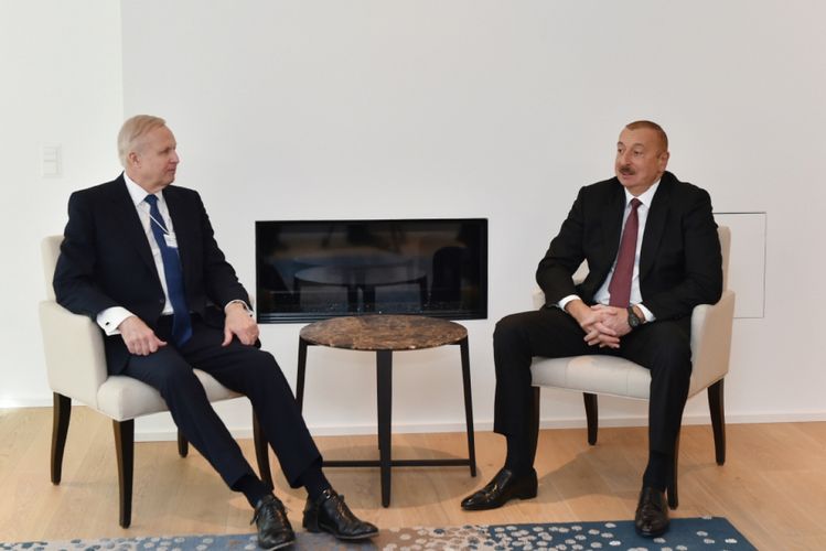 Ильхам Алиев встретился в Давосе с генеральным исполнительным директором ВР Робертом Дадли