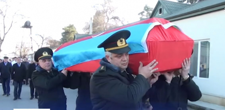 В Имишли останки опознанного шехида извлекли из могилы - ВИДЕО