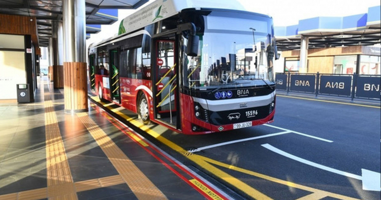 Автобусы по трем маршрутам в Баку переходят на карточную систему


