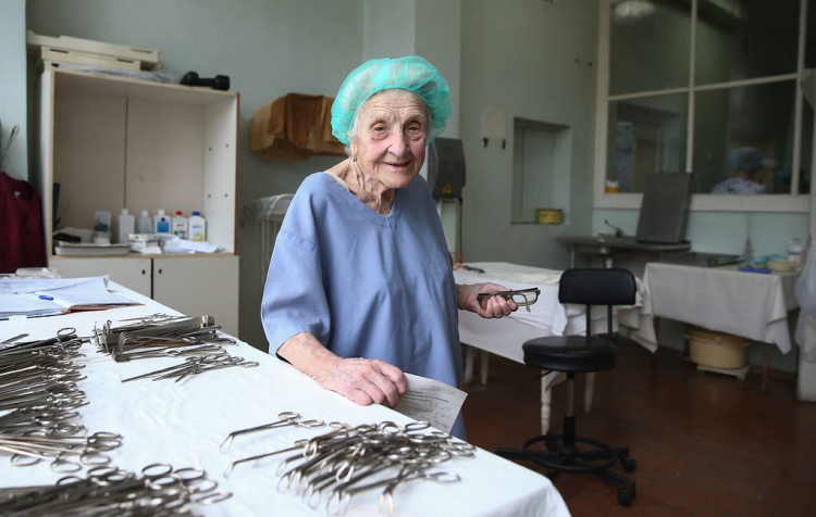 В России скончалась старейший практикующий хирург