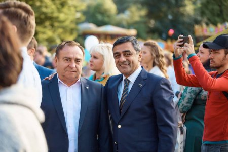 Эльмар Мамедов поздравил экс-мэра Трускавца с днем рождения
