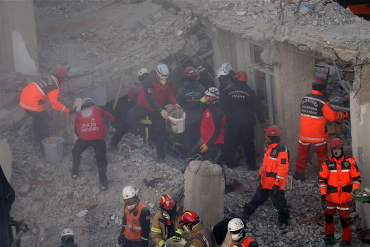 Число погибших при землетрясении в Турции достигло 40
