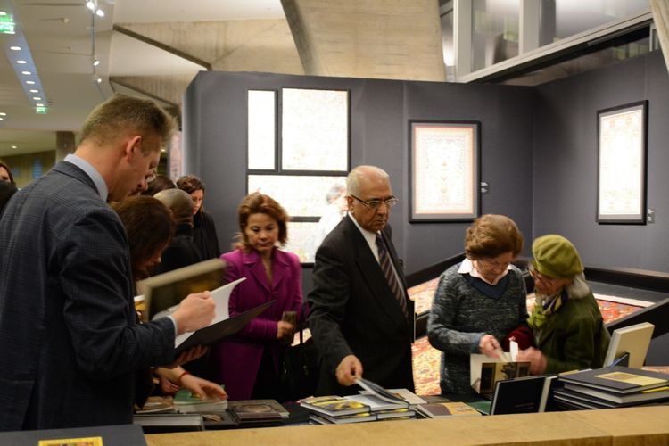 В штаб-квартире ЮНЕСКО открылась выставка азербайджанских ковров - ФОТО
