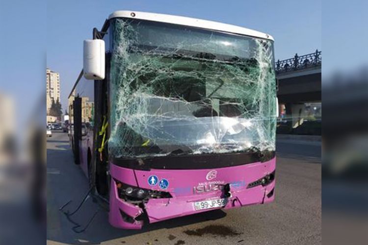 В Баку столкнулись два автобуса, пострадали 9 человек - ОБНОВЛЕНО