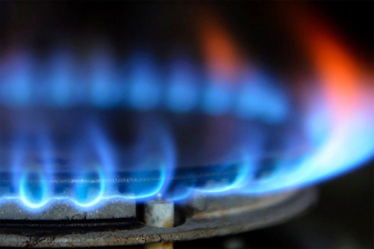 В Ширване супруги отравились угарным газом, мужчину спасти не удалось 