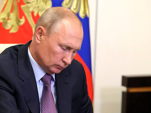 Песков уточнил, когда Путин подпишет указ о поправках в Конституцию
