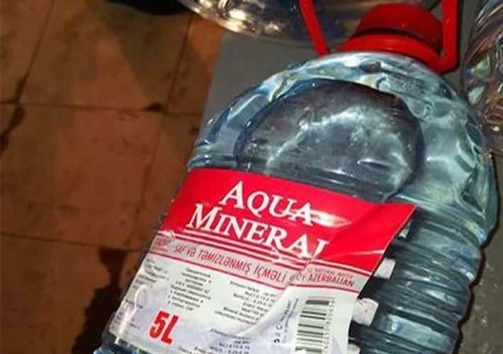 В производимой в Баку негазированной воде была обнаружена кишечная палочка
