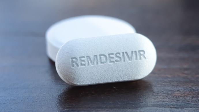 Еврокомиссия разрешила продажу первого лекарства от COVID-19 в Евросоюзе

