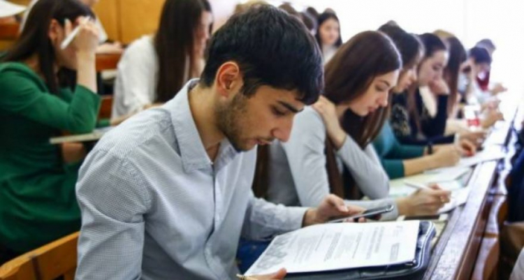 В Азербайджане временно приостановлен процесс перевода студентов 