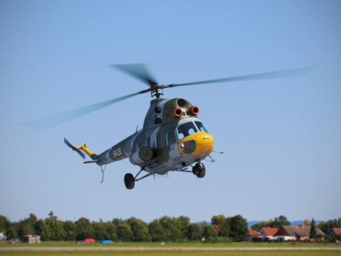 В России вертолет совершил жесткую посадку, есть погибший и раненый - ВИДЕО