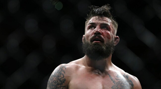 Боец UFC устроил драку в ресторане и нокаутировал пожилого человека - ВИДЕО