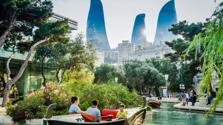 В пятницу в Баку ветер и 32 градуса тепла