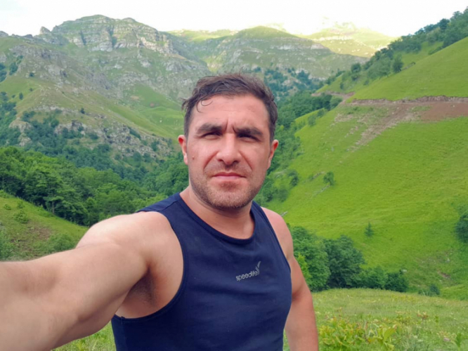 Азербайджанский певец продемонстрировал мускулистое тело - ВИДЕО