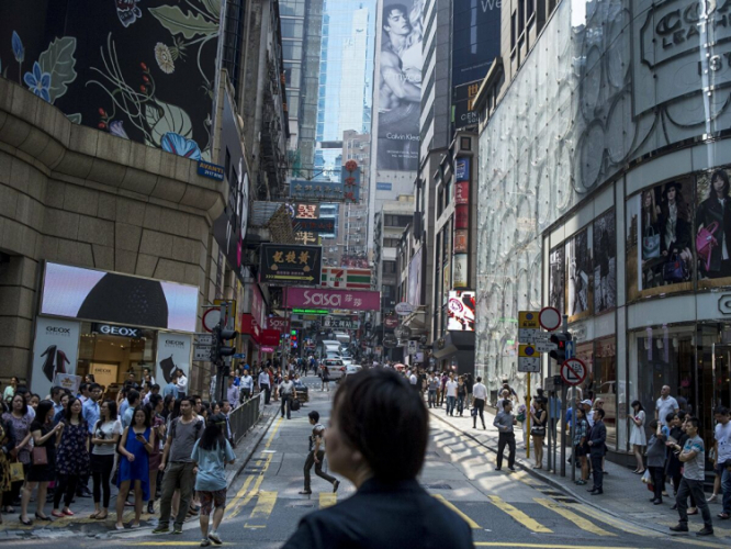 Гонконг закроет все школы из-за новой вспышки коронавируса