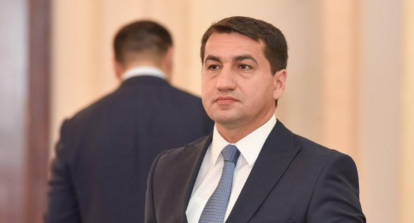 Помощник президента Азербайджана: "Я сам пользуюсь автобусом, могу и карту показать" - В ПРЯМОМ ЭФИРЕ