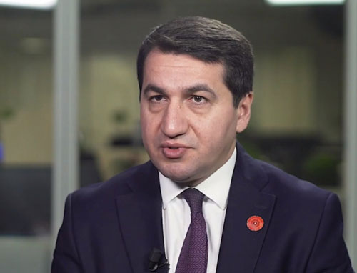 Хикмет Гаджиев назвал условия для выезда за границу и в регионы Азербайджана