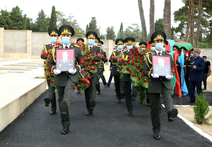 В Баку состоялась церемония прощания с шехидами-офицерами
