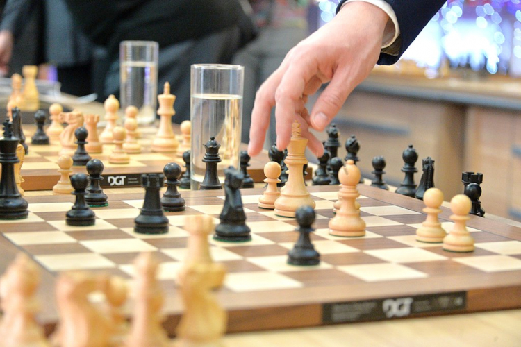 Азербайджанский гроссмейстер лидирует в онлайн-турнире