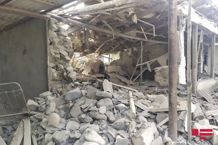 Снаряды ВС Армении поразили жилые дома в Товузском районе - ФОТОФАКТ