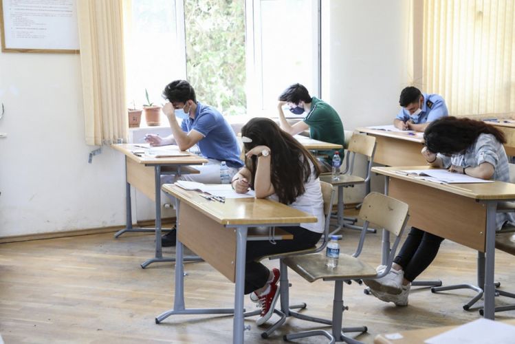 В Азербайджане отменен запрет на проведение экзаменов в регионах с жестким карантинным режимом