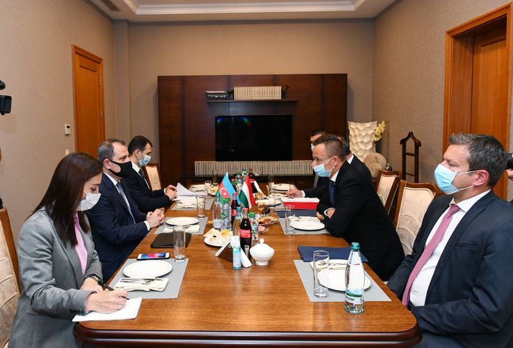 Глава МИД Венгрии: "Мы поддерживаем территориальную целостность Азербайджана"
