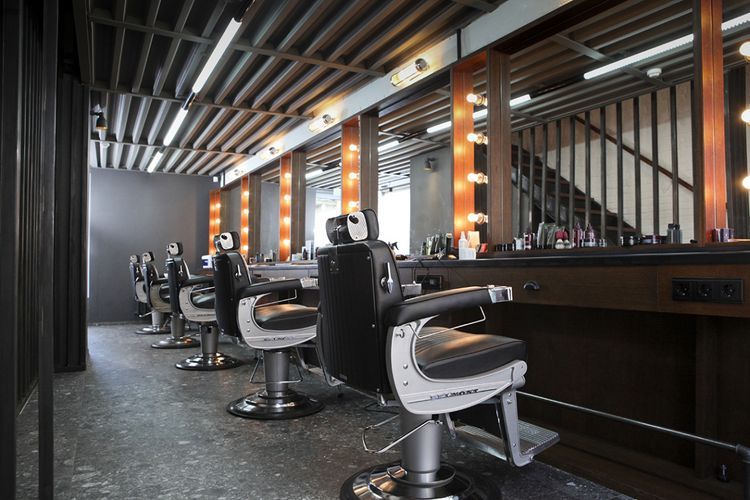 В Азербайджане возобновляют работу парикмахерские и салоны красоты