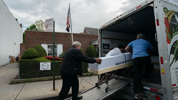 В США число жертв COVID-19 превысило 140 тысяч человек