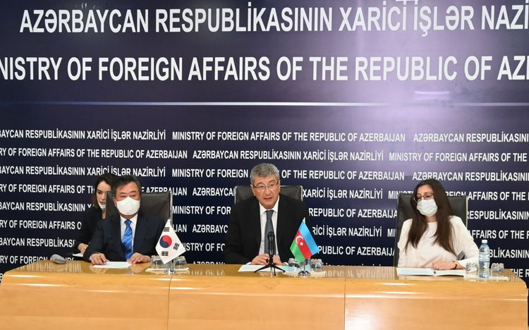 Состоялась церемония приема-сдачи медицинских масок, доставленных в Азербайджан из Кореи
