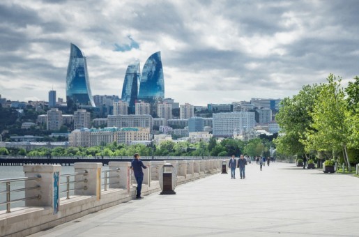 В субботу в Баку переменная облачность и 35 градусов тепла
