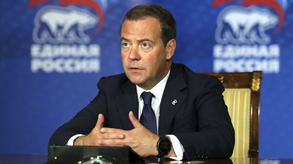 Медведев призвал Ереван и Баку воздержаться от необдуманных решений