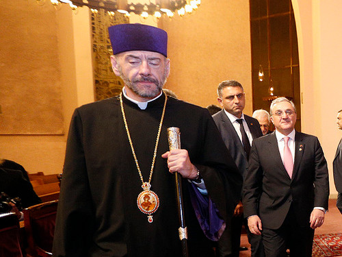 Армянский священник может приехать в Баку, но с условием - НЕ ЗАБУДЬТЕ РАБОЧИЙ ФАРТУК
