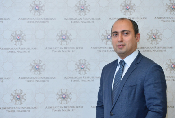 Министр образования Азербайджана предстал перед общественностью