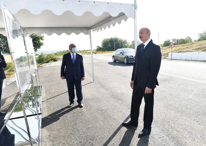 Ильхам Алиев ознакомился с проектом реконструкции участка автомобильной дороги
