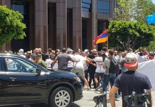 Нападение на азербайджанских демонстрантов в Лос-Анджелесе расставило точки над «i» - ТУПИК
