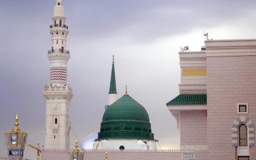 Мечеть Пророка открывает двери для верующих
