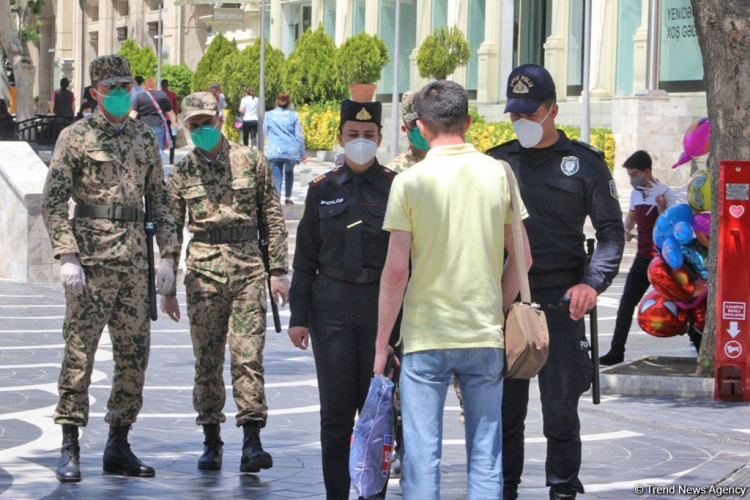 В Азербайджане утверждены штрафы за неношение медицинских масок
