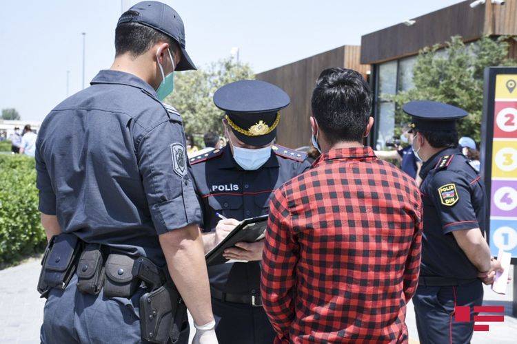 Полиция Баку начала рейды в отношении жителей, неиспользующих маски - ОБНОВЛЕНО - ФОТО
