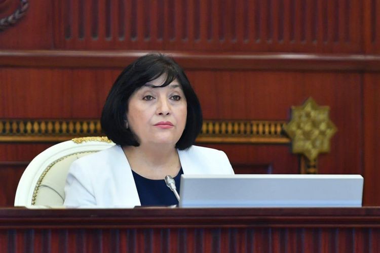 Спикер Парламента Азербайджана обратилась к депутатам